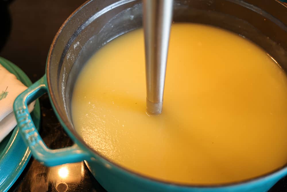 immersion blender puréeing potatoes