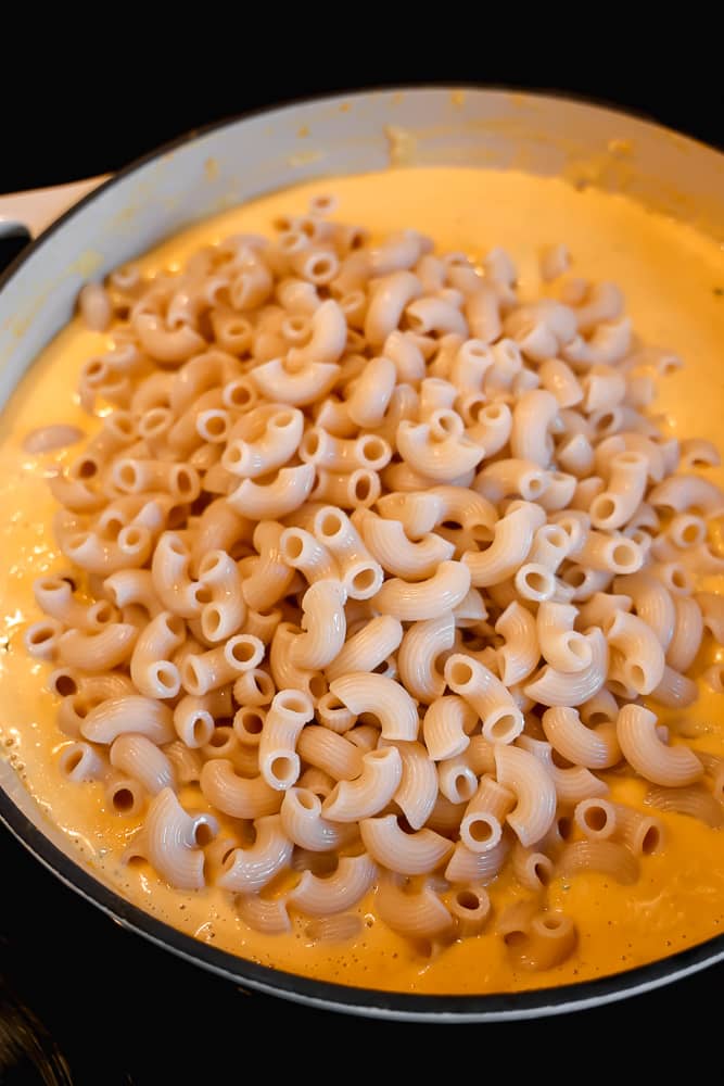 macaroni into the sauce