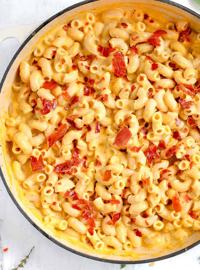 close up of macaroni and cheese with crispy prosciutto on top