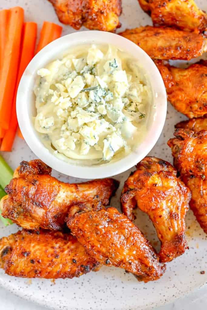 Buffalo chicken wings with blue cheese dipping sauce