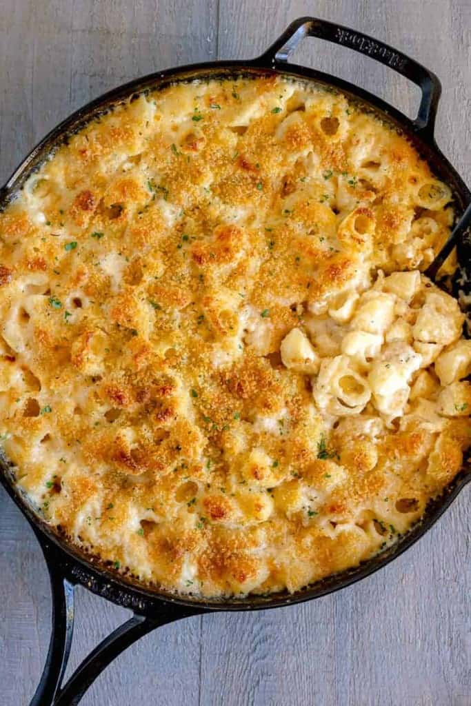 macaroni in cheese topped with golden breadcrumbs in a cast iron skillet